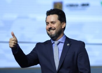 Sucessão em MG tem embate entre vice governador e presidente da AMM 