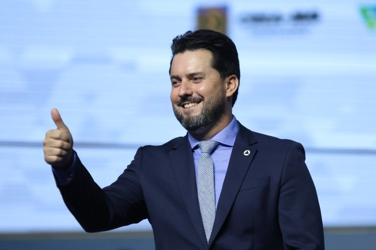 Sucessão em MG tem embate entre vice governador e presidente da AMM 