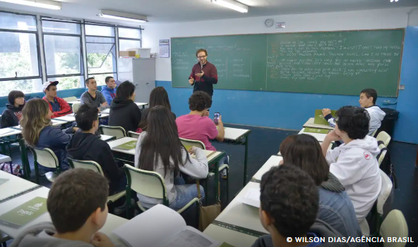 Piso do magistério tem reajuste de 5,4% e vai a R$ 5,1 mil em 2026