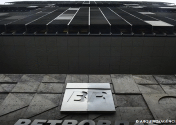 Petrobras reduz preço da gasolina a partir desta terça-feira (27)