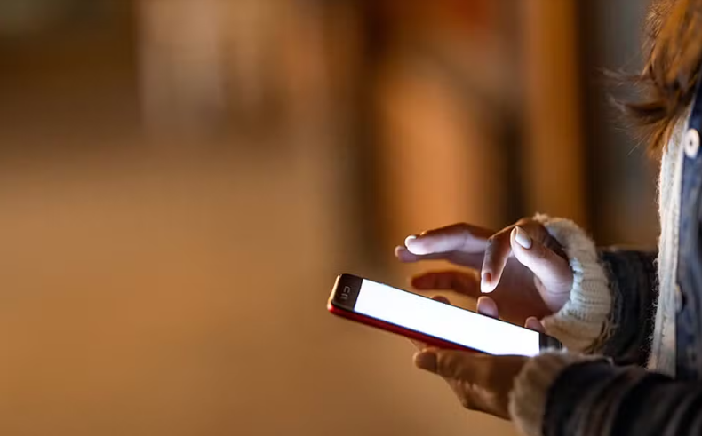 Facebook é condenado a indenizar influenciadora por invasão de contas