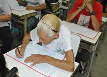 Educação de Jovens e Adultos segue com matrículas abertas em Poços de Caldas