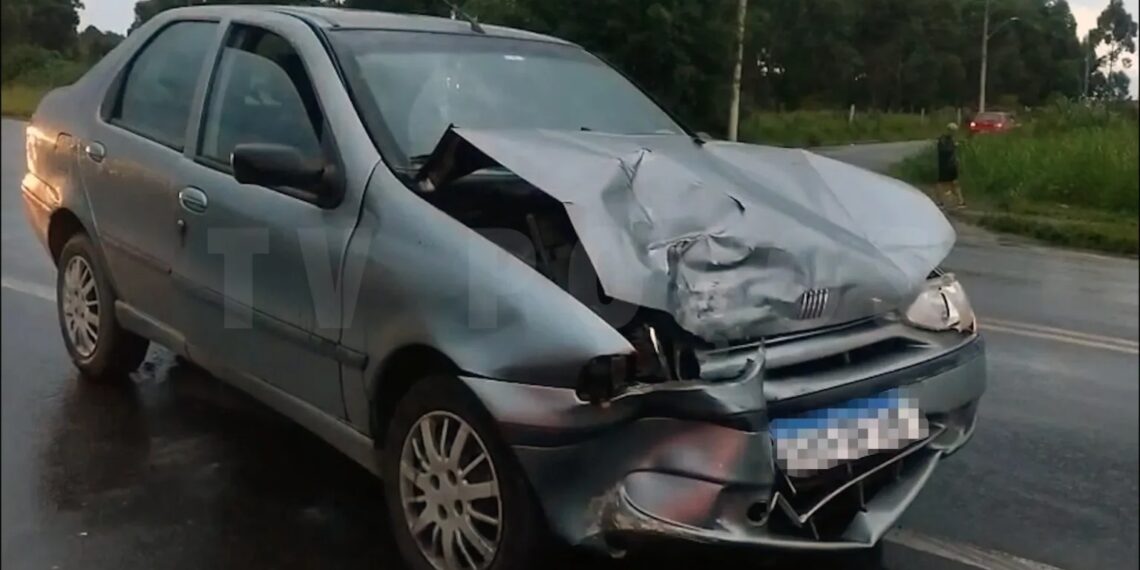 Acidente de carro deixa uma pessoa ferida em Poços