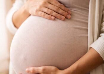 Vaquinha online busca apoio para tratamento de bebê com condição rara em Poços