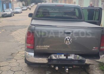 Demutran e PM apreendem caminhonete clonada em Poços de Caldas