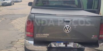 Demutran e PM apreendem caminhonete clonada em Poços de Caldas