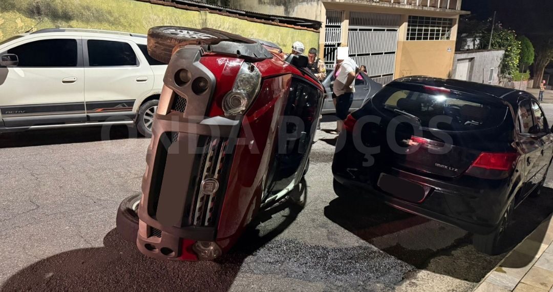 Motorista embriagado é detido depois de colidir e tombar veículo em Poços de Caldas