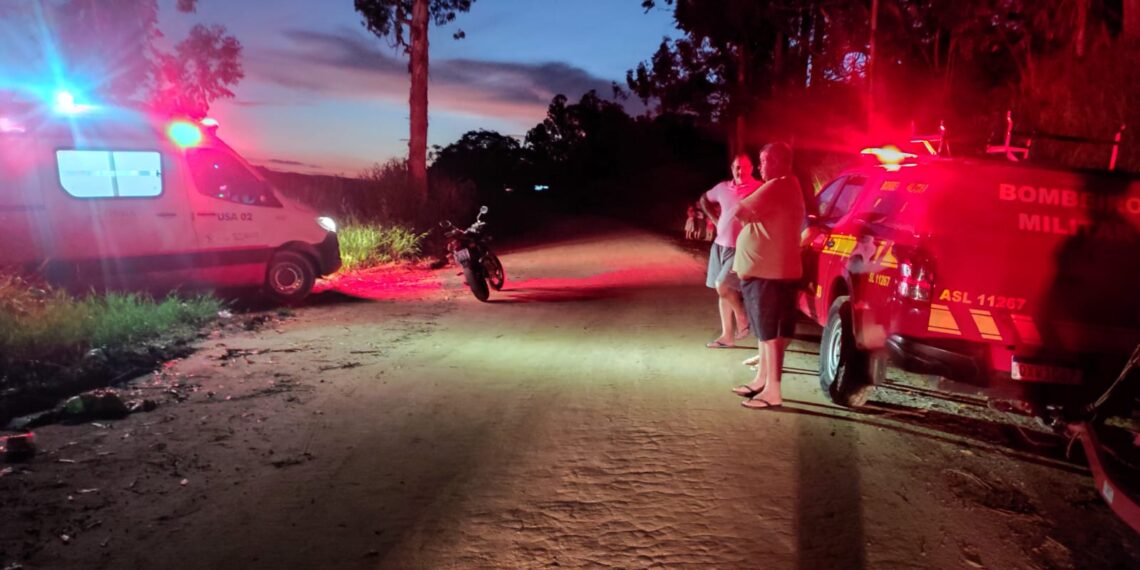 Homem morre e outro é socorrido após caírem de jet ski e se afogarem em represa na região