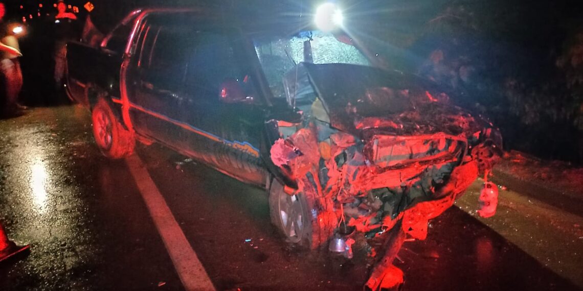 Acidente entre duas caminhonetes deixa feridos em Caldas