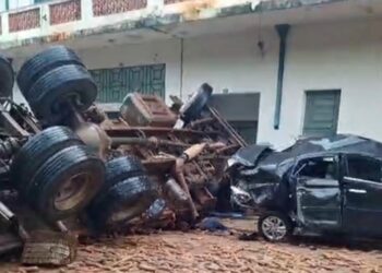 VÍDEO: motorista morre após caminhão tombar e atingir carro em Águas da Prata