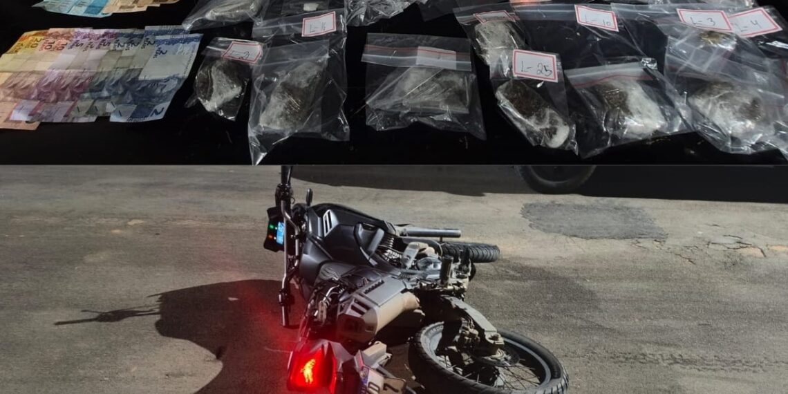 Delivery do tráfico termina em fuga, queda de moto e apreensão de drogas no Jardim Kennedy em Poços