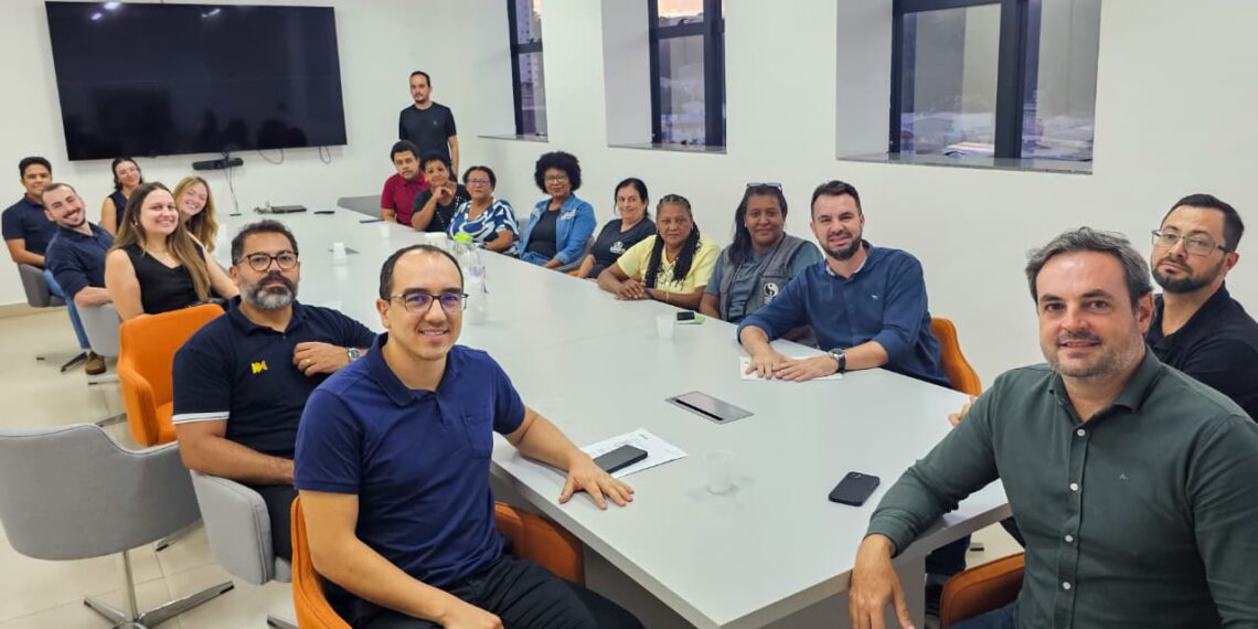 Reunião debate implementação de mudanças no transporte público de Poços após aprovação de subsídio