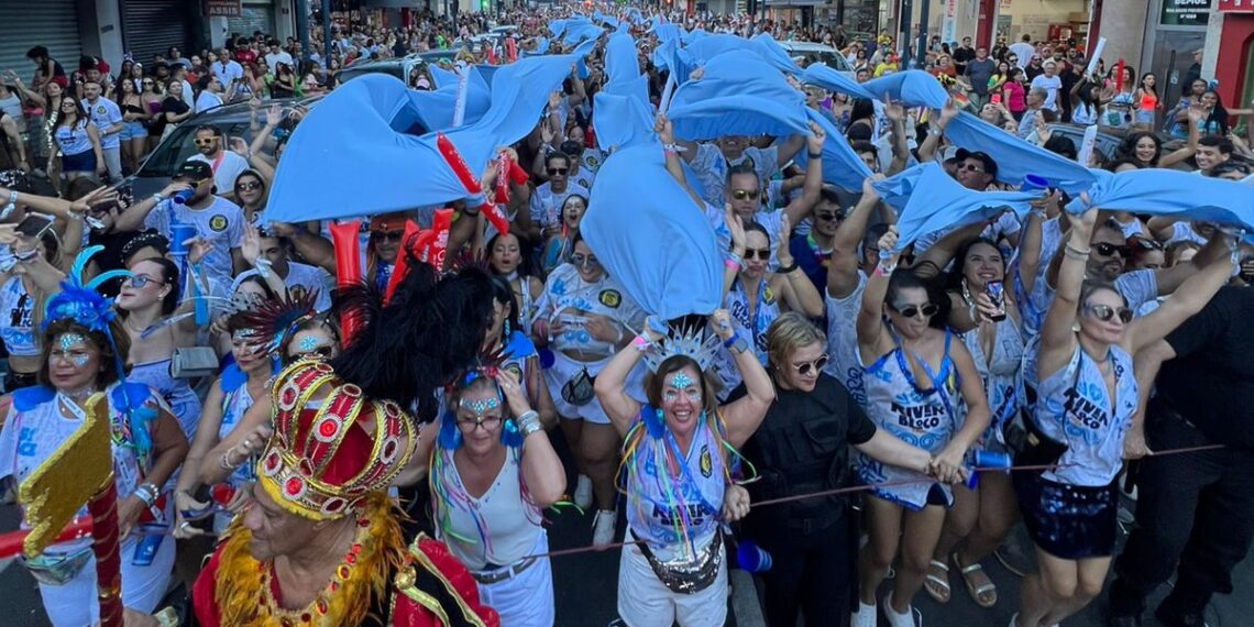 Confira as fotos da folia em Poços de Caldas