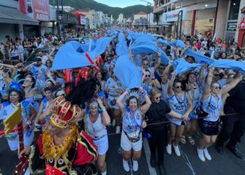 Confira as fotos da folia em Poços de Caldas