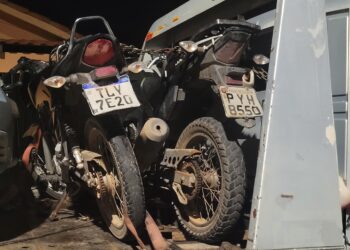 Operação policial desmantela esconderijo de motos furtadas em Poços