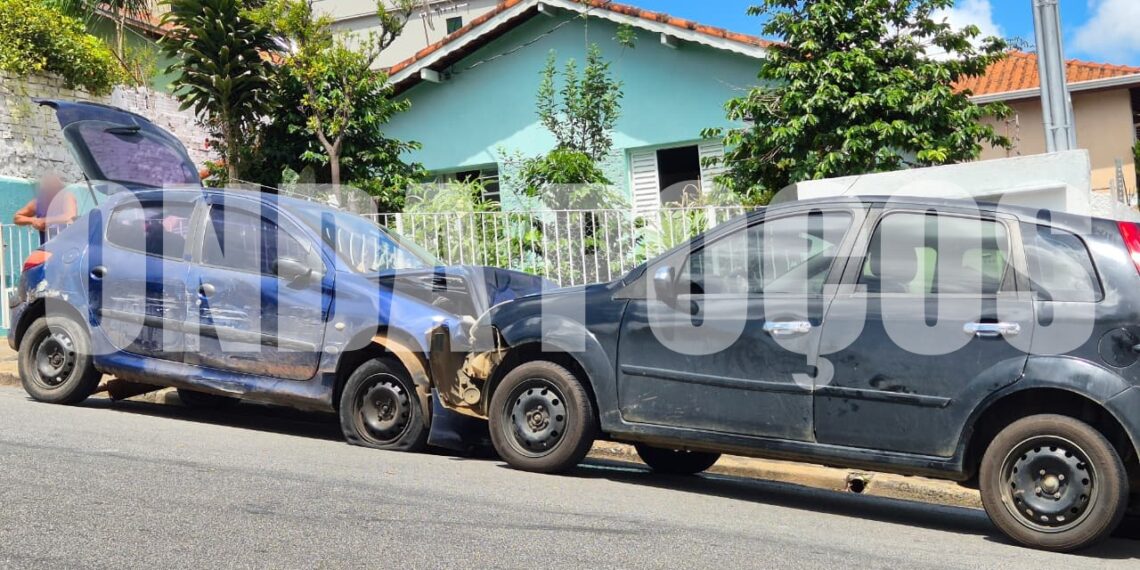 Fuga em alta velocidade termina com quatro carros atingidos e homem preso após perseguição policial em Poços de Caldas