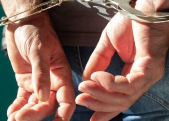 Foragido da Justiça é preso após violência doméstica contra companheira em Caldas