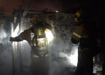 Cômodo de casa que funcionava como borracharia pega fogo na zona sul de Poços