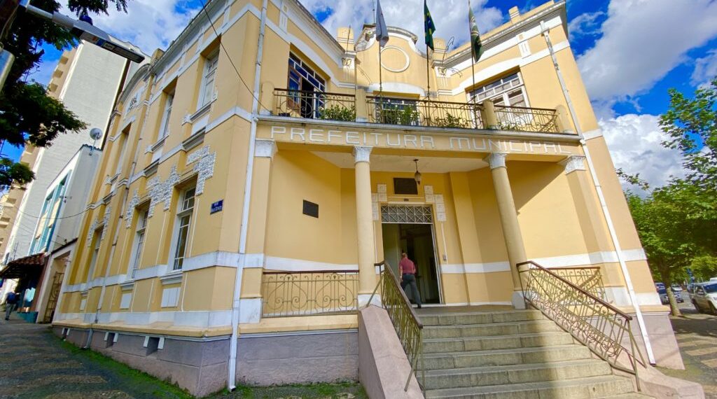 Tombamento do antigo prédio da Prefeitura de Poços é concluído