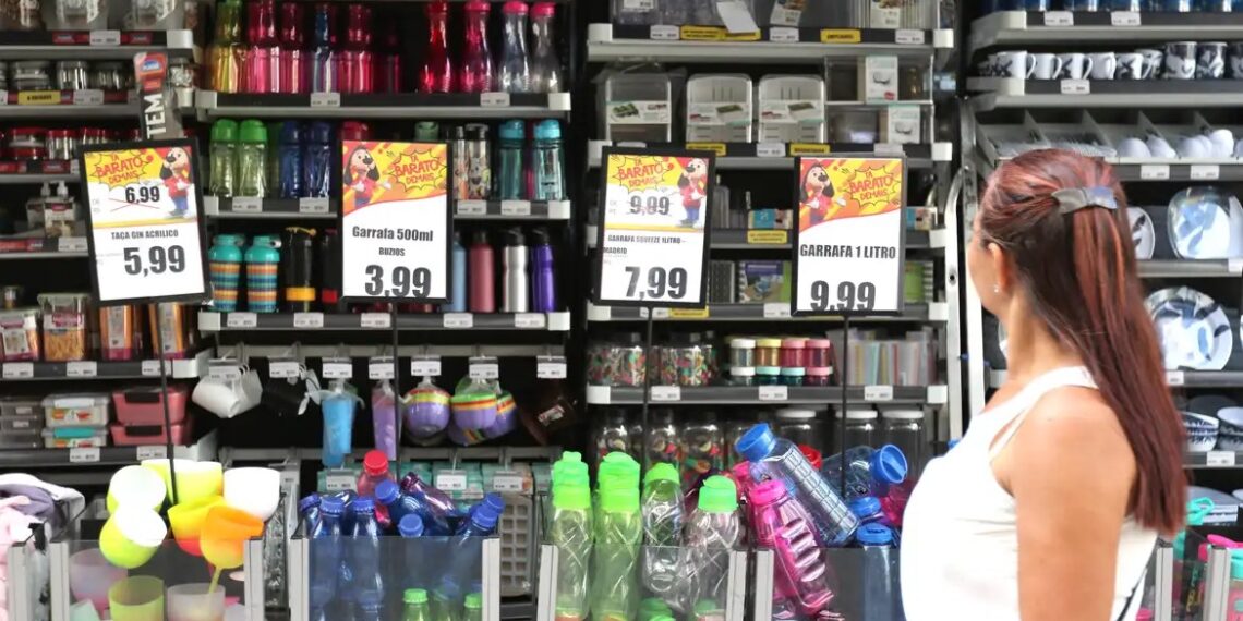 Mercado de trabalho desacelera em 2025, mas pequenos negócios mantêm saldo positivo em MG