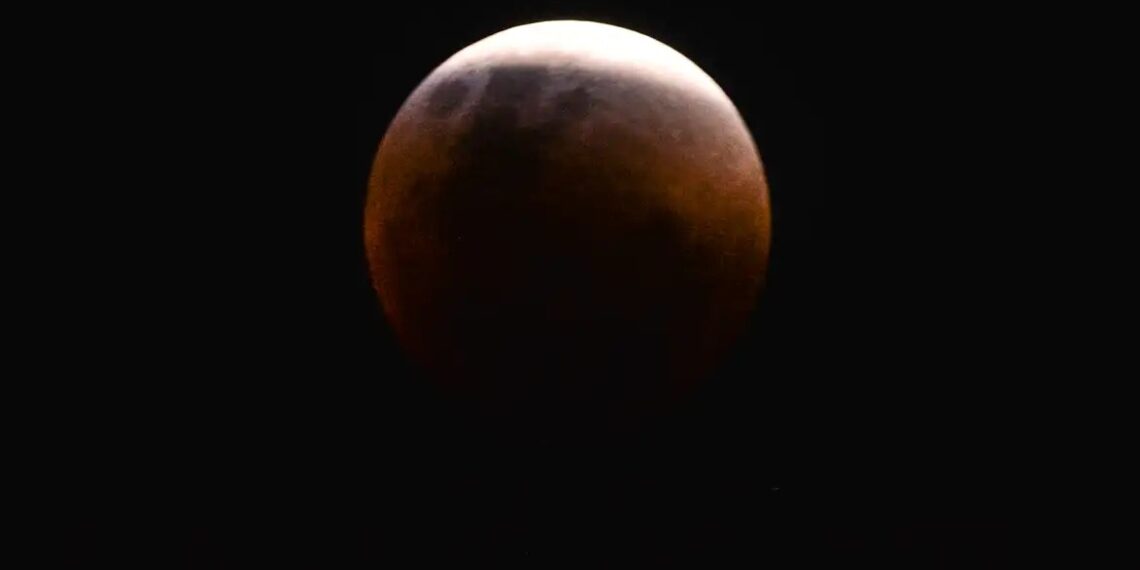 Saiba como será a Lua de Sangue na próxima terça-feira (03)