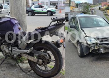 Motociclista fica ferido após carro avançar sinal de pare em Poços de Caldas