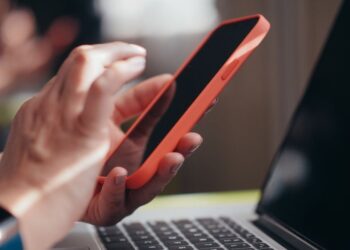 Golpe do falso auxílio moradia de R$ 910 circula no WhatsApp em cidades do Sul de Minas