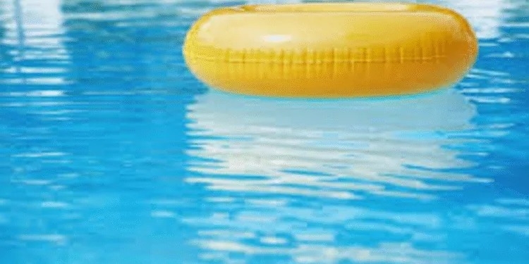 Criança de 3 anos morre após se afogar em piscina no Sul de Minas