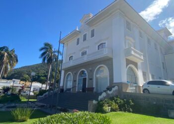 PUC Minas Poços de Caldas entrega projeto de reaproveitamento de água à Santa Casa