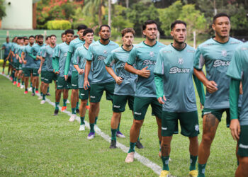 Caldense apresenta elenco para temporada de 2026