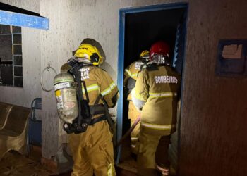 Bombeiros combatem incêndio em residência no Sul de Minas