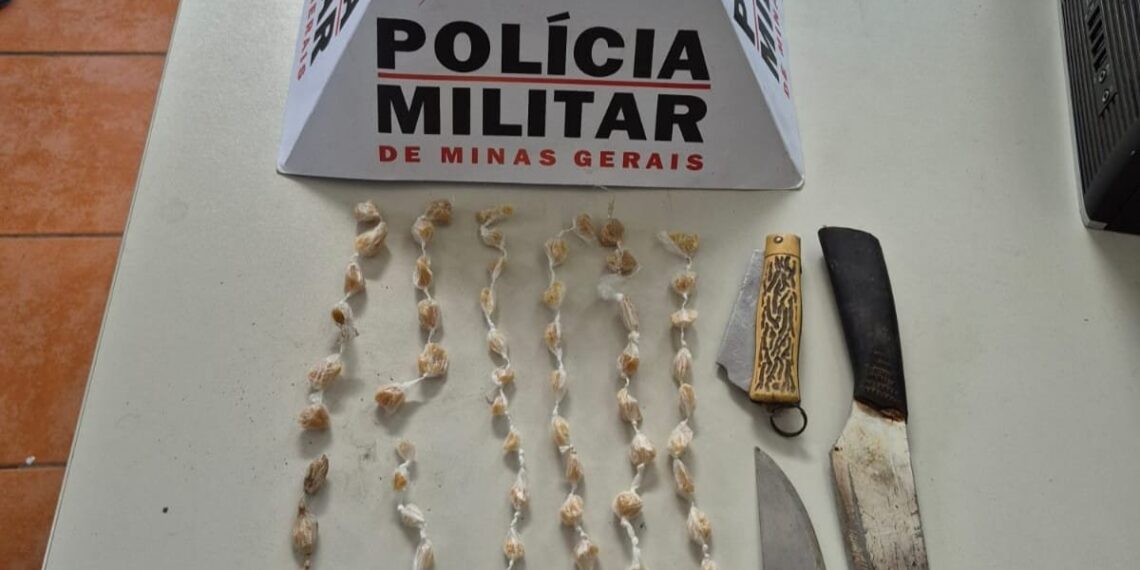 Dupla tenta fugir por área de mata, mas acaba presa com 64 pedras de crack em Poços de Caldas