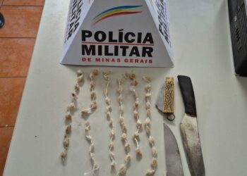 Dupla tenta fugir por área de mata, mas acaba presa com 64 pedras de crack em Poços de Caldas