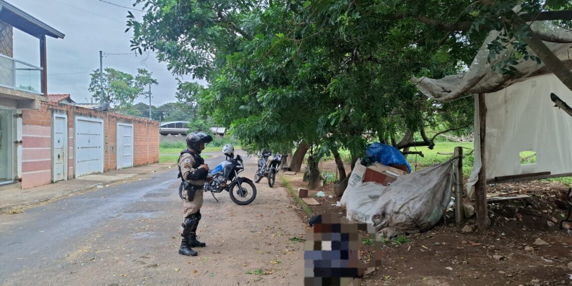 PM prende suspeito por tráfico de drogas durante operação na região