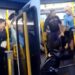VÍDEO: casal é expulso de ônibus após confusão em Poços de Caldas