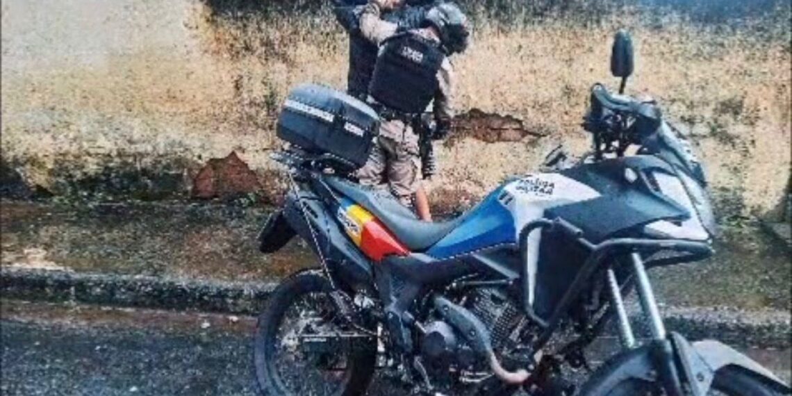 PM flagra descumprimento de prisão domiciliar e apreende carro em Andradas