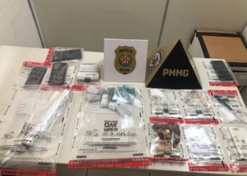 Irmãos são presos por tráfico de drogas durante operação na região