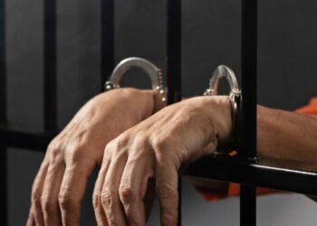 Homem é preso dentro de comércio após furto na região