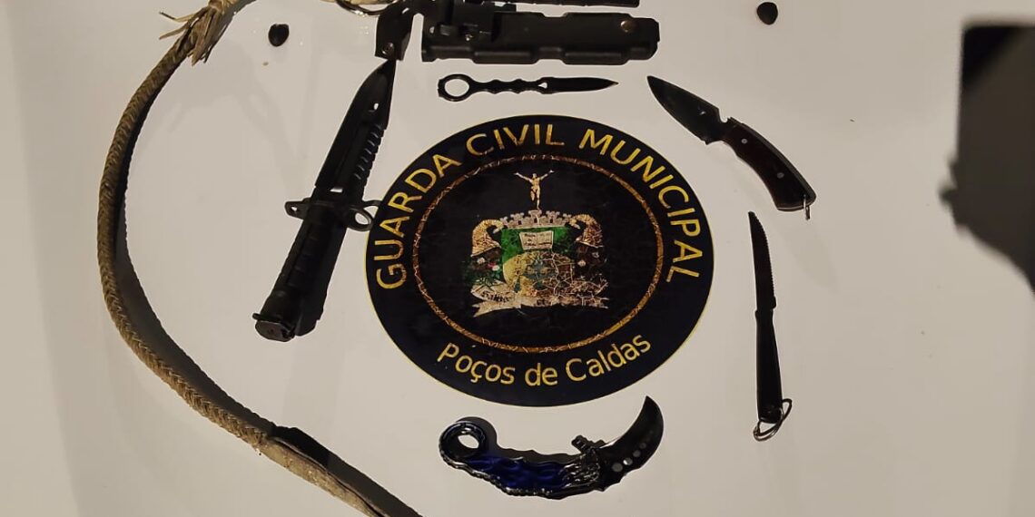 Motorista de aplicativo é preso por porte de arma branca em Poços de Caldas