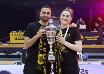 Jogadora de vôlei poços-caldense conquista título nacional no Chipre