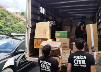 Delegacia Regional de Poços arrecada mais de duas toneladas de doações para vítimas em Juiz de Fora