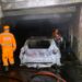 Bombeiros de Poços atuam em incêndio criminoso que destruiu veículos e colocou moradores em risco