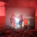 Bombeiros de Poços atuam em incêndio criminoso que destruiu veículos e colocou moradores em risco