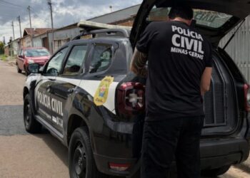 Operação contra violência doméstica prende dois homens em Poços