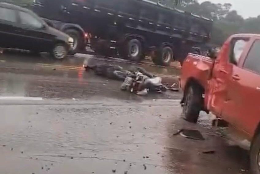 Colisão entre moto e caminhonete termina com morte