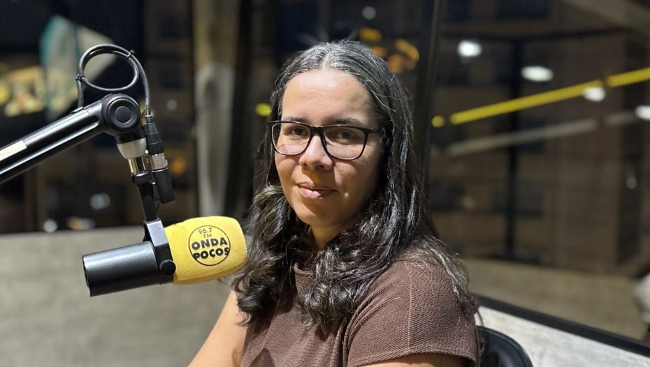 Escritora e assessora de investimentos apresenta livro no programa Poços em Foco