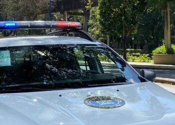 Homem é encontrado desacordado às margens de rio em Poços e mobiliza equipes de resgate