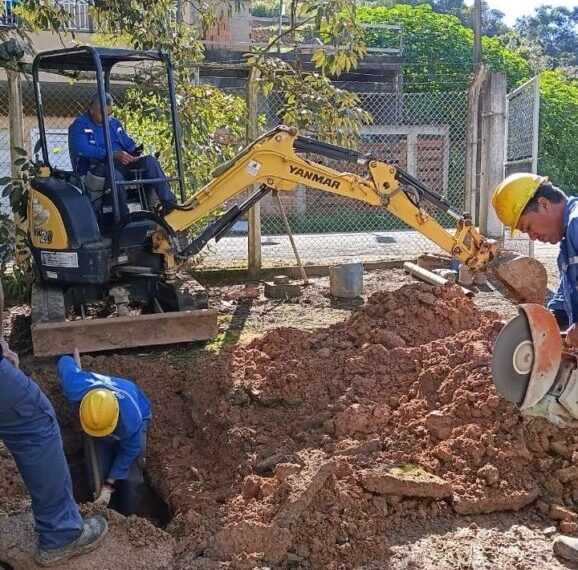 Manutenção de rede de água afeta abastecimento em bairros da zona oeste de Poços