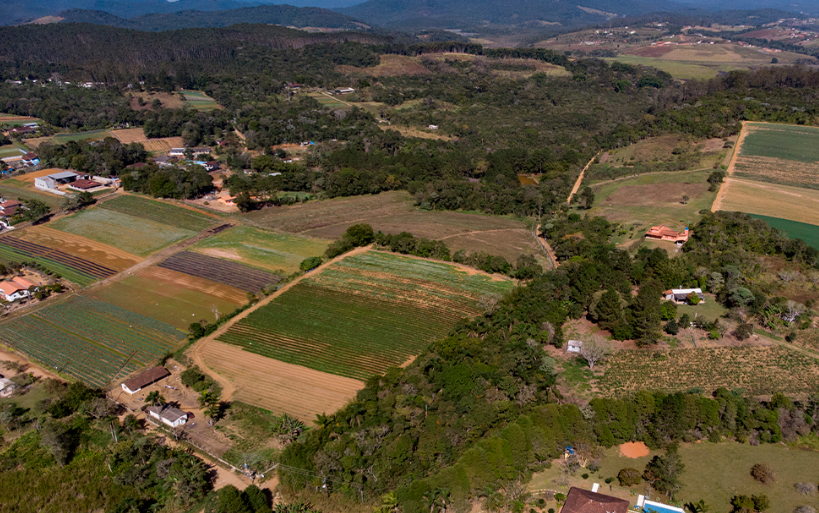 Construtora que forneceu lote errado deve indenizar casal