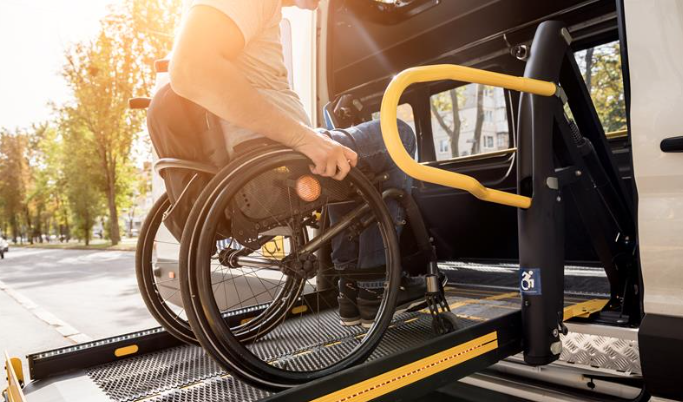 Prefeitura de Poços de Caldas cria transporte especial para pessoas com deficiência com viagens agendadas por app
